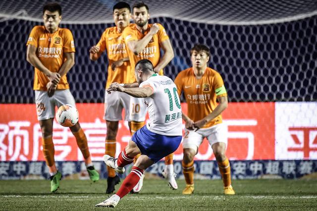 李月汝WNBA生涯首次先发 受困犯规仅得3分2板